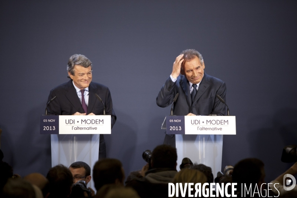 François BAYROU, président du MODEM, et Jean-Louis BORLOO, président de l UDI, présentent la nouvelle alliance des deux partis centristes, baptisée  L ALTERNATIVE .