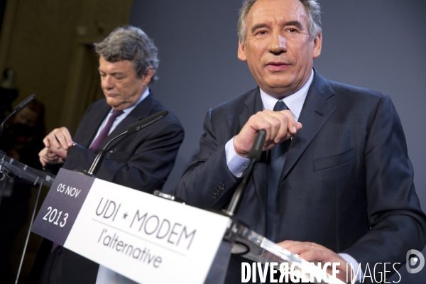 François BAYROU, président du MODEM, et Jean-Louis BORLOO, président de l UDI, présentent la nouvelle alliance des deux partis centristes, baptisée  L ALTERNATIVE .