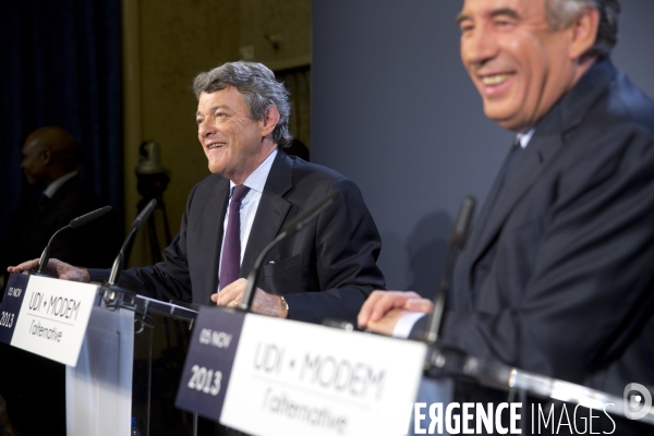 François BAYROU, président du MODEM, et Jean-Louis BORLOO, président de l UDI, présentent la nouvelle alliance des deux partis centristes, baptisée  L ALTERNATIVE .