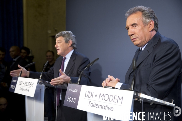 François BAYROU, président du MODEM, et Jean-Louis BORLOO, président de l UDI, présentent la nouvelle alliance des deux partis centristes, baptisée  L ALTERNATIVE .