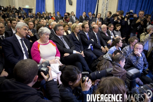 François BAYROU, président du MODEM, et Jean-Louis BORLOO, président de l UDI, présentent la nouvelle alliance des deux partis centristes, baptisée  L ALTERNATIVE .