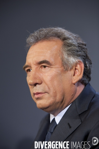 François BAYROU, président du MODEM, et Jean-Louis BORLOO, président de l UDI, présentent la nouvelle alliance des deux partis centristes, baptisée  L ALTERNATIVE .