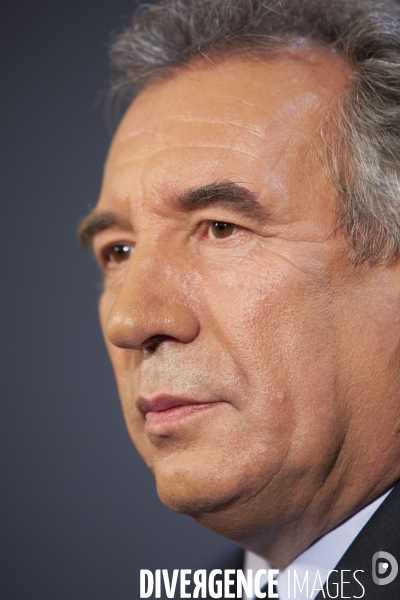 François BAYROU, président du MODEM, et Jean-Louis BORLOO, président de l UDI, présentent la nouvelle alliance des deux partis centristes, baptisée  L ALTERNATIVE .