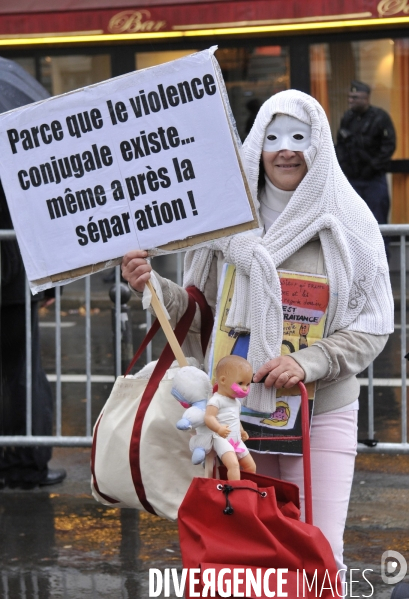 Manifestation SOS les mamans contre la résidence alternée imposée.