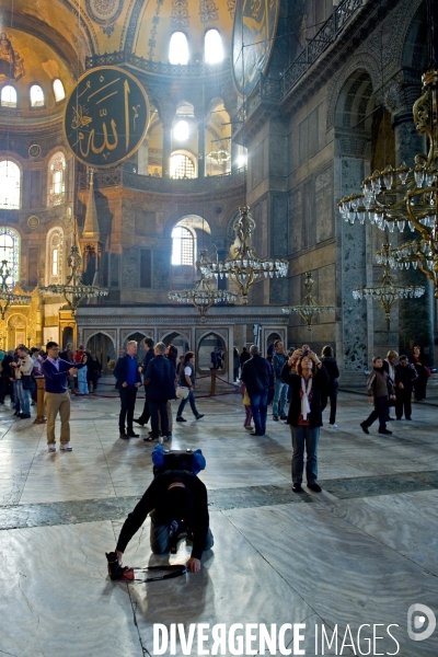 Istanbul illustration.Touristes a la basilique Sainte Sophie