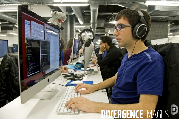 L école 42 est une ecole d informatique cree et financee par Xavier Niel,fondateur de la sociéte d Illiad - Free