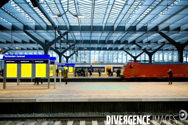Pays - Bas  illustration - Décembre 2013.La nouvelle gare centrale de Rotterdam