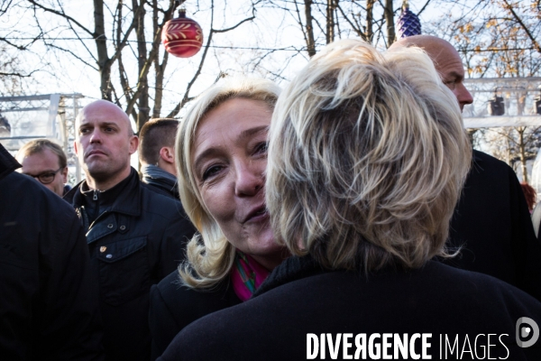 Marine Le Pen au marché de Noël, Paris