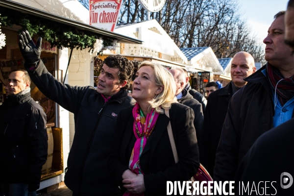 Marine Le Pen au marché de Noël, Paris