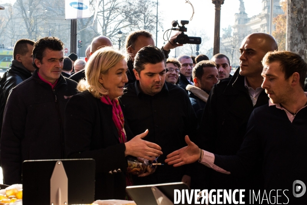 Marine Le Pen au marché de Noël, Paris