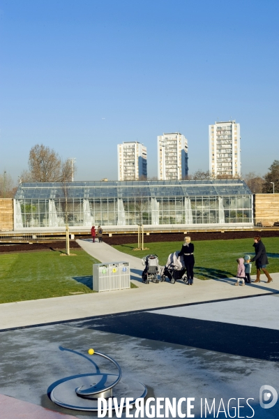 L  Ecoquartier des Docks de Saint Ouen. Suite. Voir reportage XTE0087