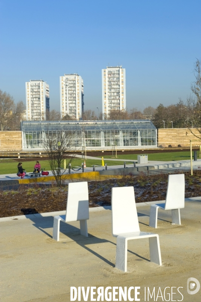 L  Ecoquartier des Docks de Saint Ouen. Suite. Voir reportage XTE0087