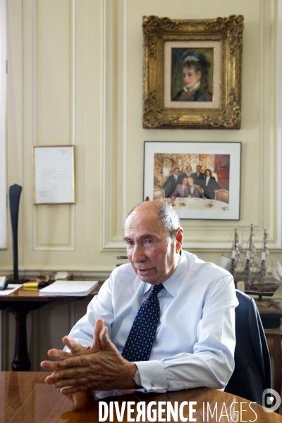 Serge DASSAULT, dans son bureau du rond-point des champs-Elysées.