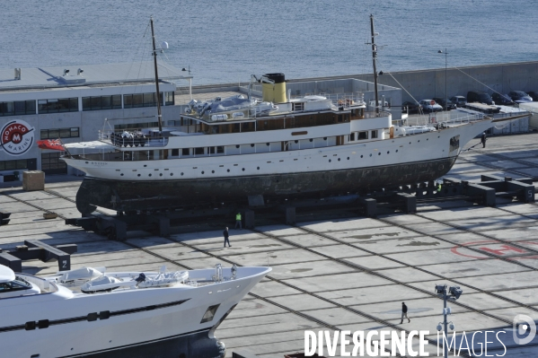 Les Mega-Yachts se refont une beaute a La Ciotat