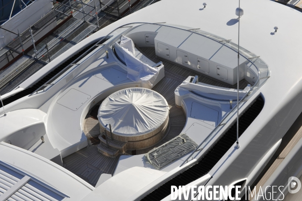 Les Mega-Yachts se refont une beaute a La Ciotat