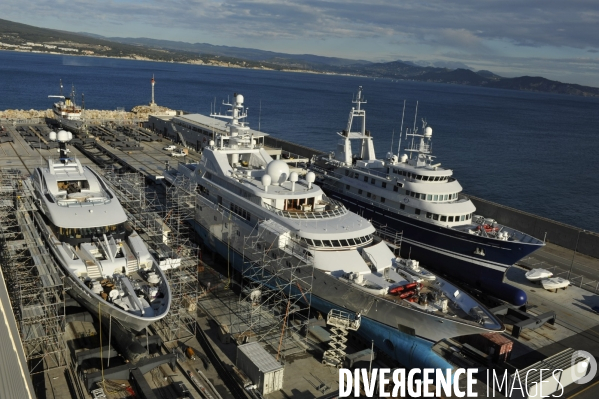 Les Mega-Yachts se refont une beaute a La Ciotat