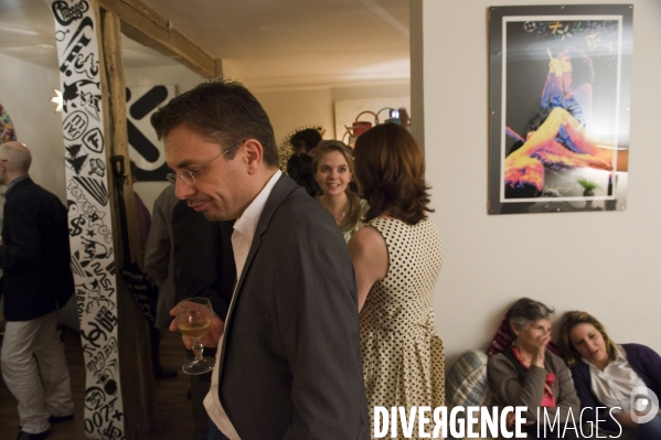 Vernissage en appartement d art contemporain de l artiste Monkeyfinger