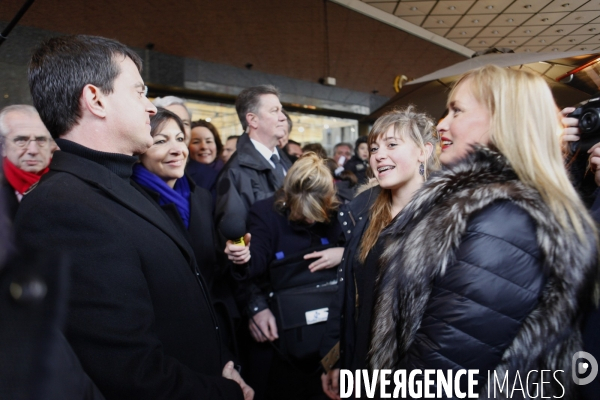 Manuel VALLS et Sylvia PINEL visitent le dispositif de sécurité mis en place durant les fêtes de fin d année en région Parisienne