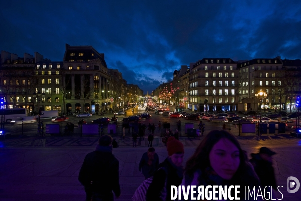 Illustration Decembre 2013.Dans le quartier de la Madeleine, la rue royale et ses dEcorations lumineuses vue depuis le parvis de l église de la Madeleine.