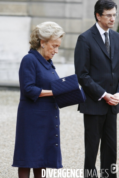 Bernadette chirac recoit à déjeuner des personnalités du Comité d honneur du Centre international pour les enfants disparus ou exploités (ICMEC).
