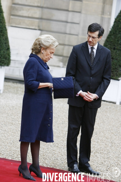 Bernadette chirac recoit à déjeuner des personnalités du Comité d honneur du Centre international pour les enfants disparus ou exploités (ICMEC).
