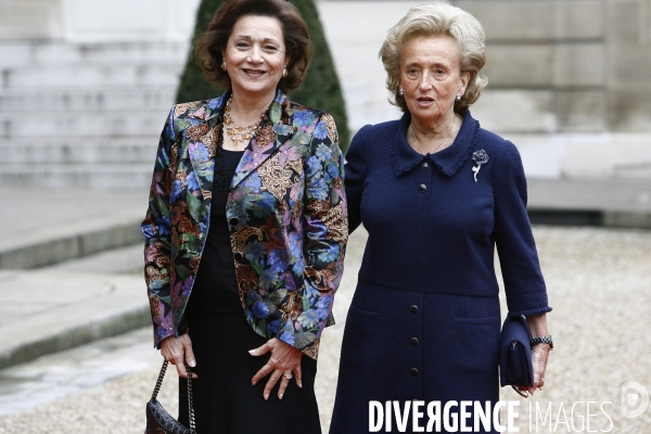 Bernadette chirac recoit à déjeuner des personnalités du Comité d honneur du Centre international pour les enfants disparus ou exploités (ICMEC).