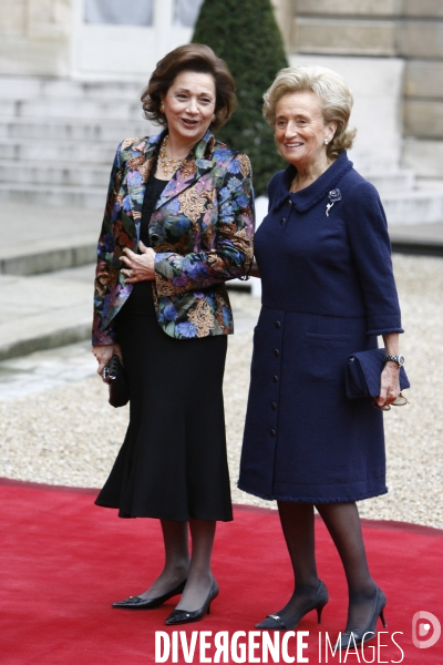 Bernadette chirac recoit à déjeuner des personnalités du Comité d honneur du Centre international pour les enfants disparus ou exploités (ICMEC).