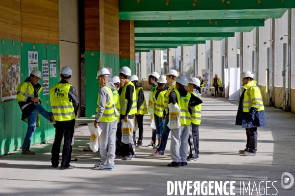 Emploi illustration.Les coulisses du batiment.Operation portes ouvertes de la Federation Francaise du Batiment