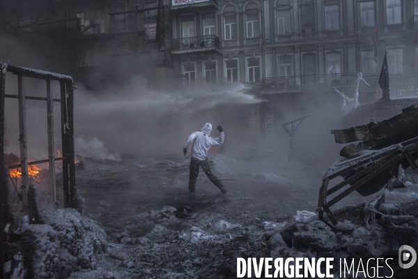 Mouvement de contestation pro-europeen en ukraine: occupation de la place de l independance a kiev par les opposants au president ianoukovitch.