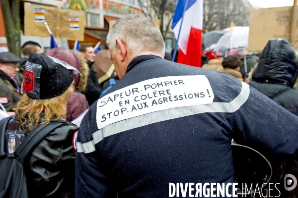 Jour de colère   la manifestation.Sapeur pompier en colere contre les agressions