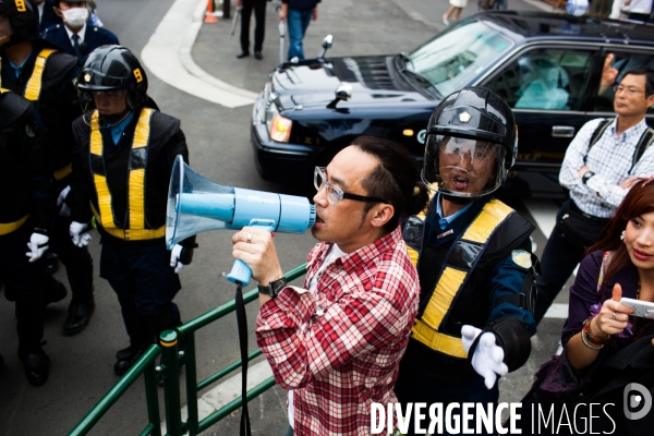 Manifestation du mouvement raciste Zaïtoku-kaï dans les rues de Tokyo.