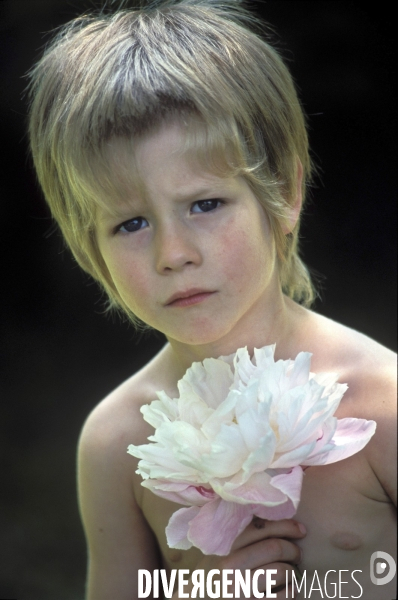 Enfance : mélange masculin féminin, la fin du rose et bleu