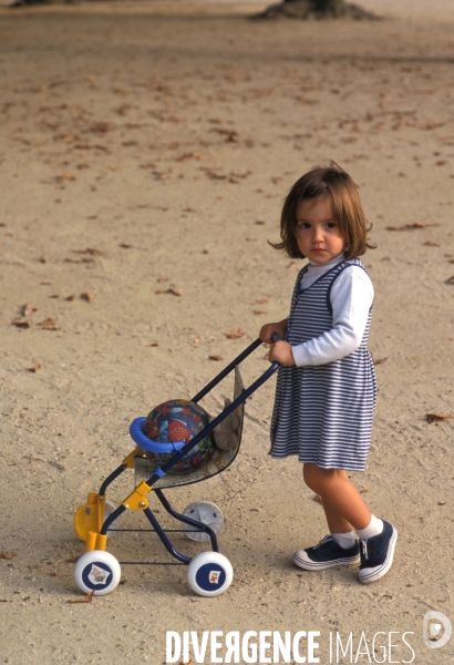 Enfance : mélange masculin féminin, la fin du rose et bleu