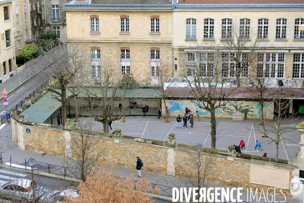 Illustration Janvier 2014.Ecole primaire de la rue Ave Maria dans le 4 eme arrondissement.L heure de la recreation