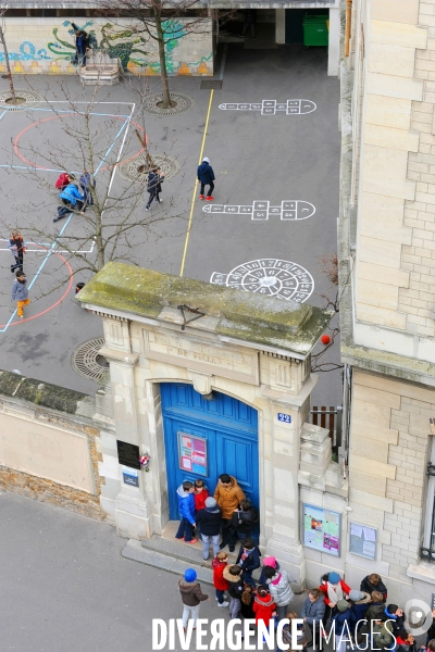 Illustration Janvier 2014.Ecole primaire de la rue Ave Maria dans le 4 eme arrondissement.L heure de la recreation