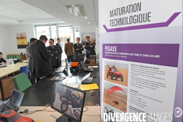 Paris Innovation Zac Boucicaut.Ce nouvel incubateur, pourra acceuillir  50 start-up spécialisees dans les secteurs d activite du design, de l e sante, de la ville intelligente, de l aeronautique, de la construction et de l energie.