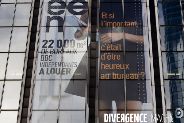Le quartier d affaire de La Défense et la crise de l immobilier de bureaux. Les bureaux vides représentent 400000 m2 soit 12% du parc immobilier du quartier.