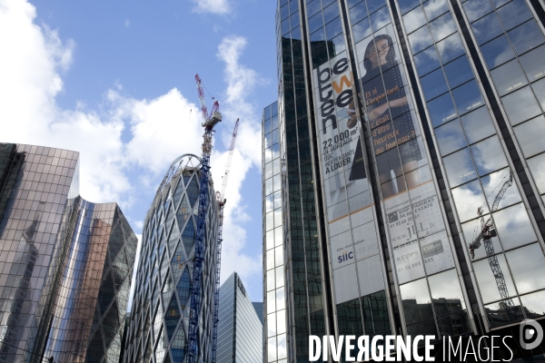 Le quartier d affaire de La Défense et la crise de l immobilier de bureaux. Les bureaux vides représentent 400000 m2 soit 12% du parc immobilier du quartier.