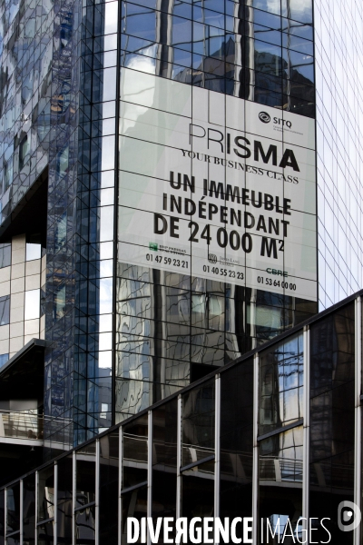 Le quartier d affaire de La Défense et la crise de l immobilier de bureaux. Les bureaux vides représentent 400000 m2 soit 12% du parc immobilier du quartier.