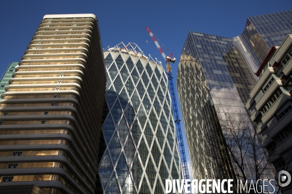 Le quartier d affaire de La Défense et la crise de l immobilier de bureaux. Les bureaux vides représentent 400000 m2 soit 12% du parc immobilier du quartier.