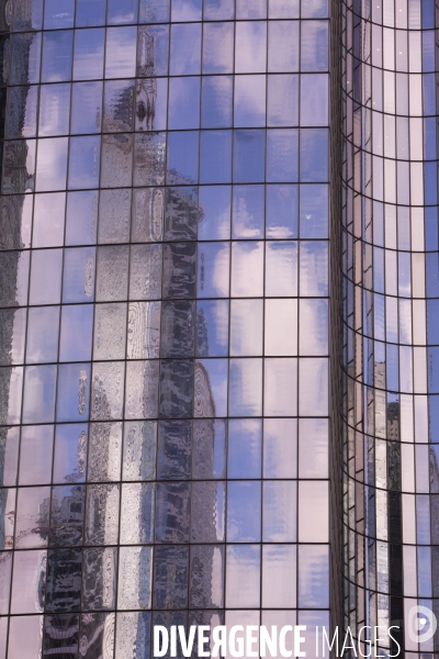 Le quartier d affaire de La Défense et la crise de l immobilier de bureaux. Les bureaux vides représentent 400000 m2 soit 12% du parc immobilier du quartier.