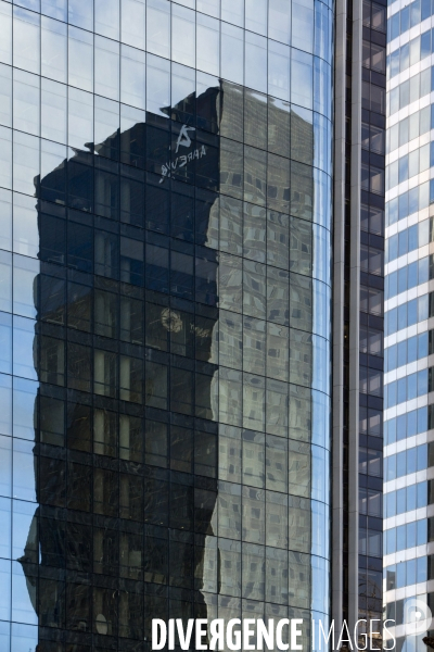 Le quartier d affaire de La Défense et la crise de l immobilier de bureaux. Les bureaux vides représentent 400000 m2 soit 12% du parc immobilier du quartier.