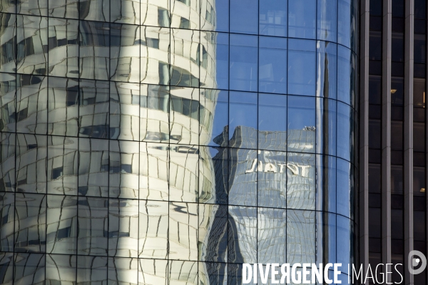 Le quartier d affaire de La Défense et la crise de l immobilier de bureaux. Les bureaux vides représentent 400000 m2 soit 12% du parc immobilier du quartier.