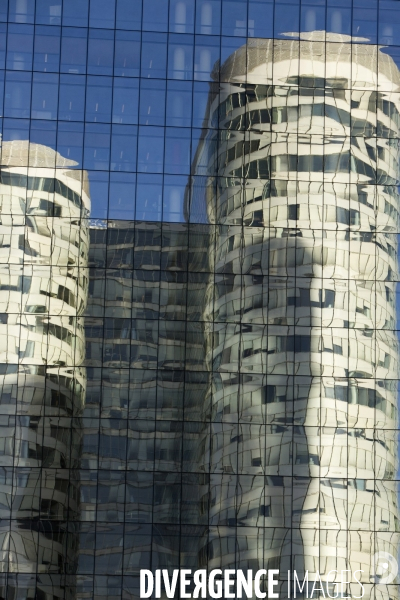 Le quartier d affaire de La Défense et la crise de l immobilier de bureaux. Les bureaux vides représentent 400000 m2 soit 12% du parc immobilier du quartier.