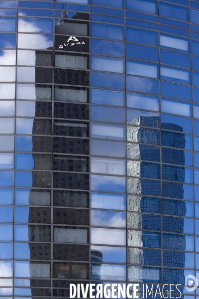 Le quartier d affaire de La Défense et la crise de l immobilier de bureaux. Les bureaux vides représentent 400000 m2 soit 12% du parc immobilier du quartier.