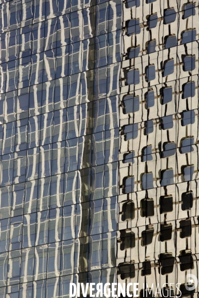 Le quartier d affaire de La Défense et la crise de l immobilier de bureaux. Les bureaux vides représentent 400000 m2 soit 12% du parc immobilier du quartier.