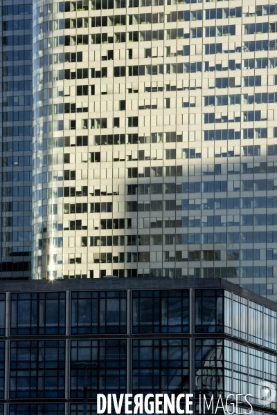 Le quartier d affaire de La Défense et la crise de l immobilier de bureaux. Les bureaux vides représentent 400000 m2 soit 12% du parc immobilier du quartier.