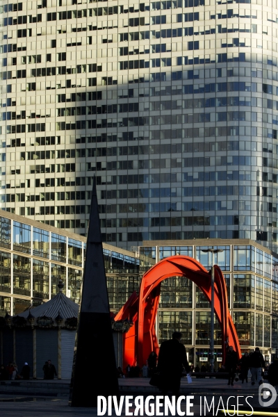 Le quartier d affaire de La Défense et la crise de l immobilier de bureaux. Les bureaux vides représentent 400000 m2 soit 12% du parc immobilier du quartier.