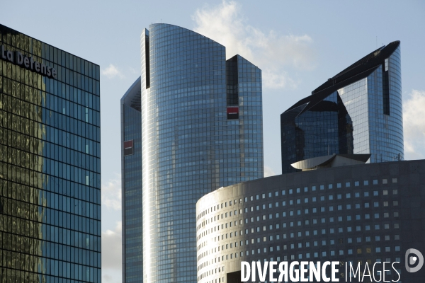Le quartier d affaire de La Défense et la crise de l immobilier de bureaux. Les bureaux vides représentent 400000 m2 soit 12% du parc immobilier du quartier.