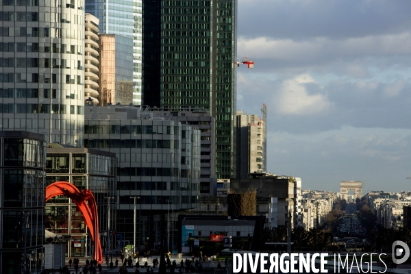 Le quartier d affaire de La Défense et la crise de l immobilier de bureaux. Les bureaux vides représentent 400000 m2 soit 12% du parc immobilier du quartier.
